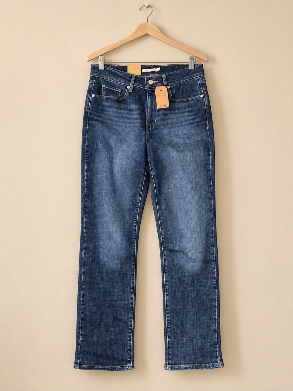 NWT Levi's Women’s Classic Straight-Leg Jeans in Medium Blue Wash